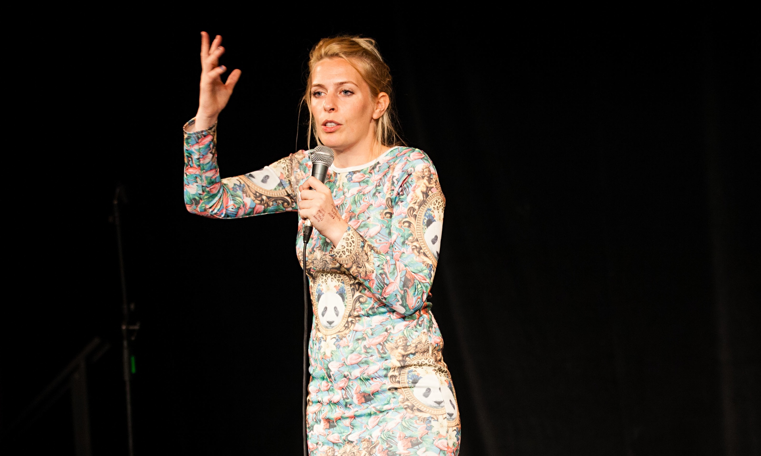 Sara Pascoe Takes Lively Tour Of Her Magpie Mind – Edinburgh 2014