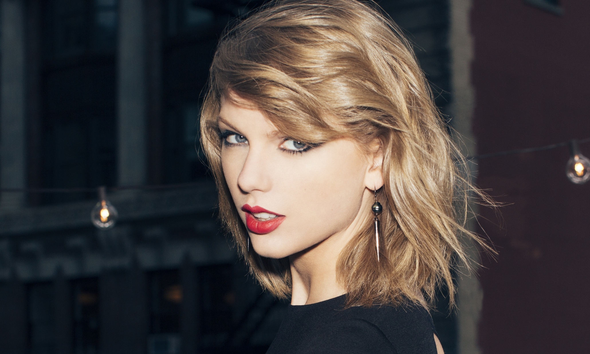 Swift Defines Her 'Blank Space'