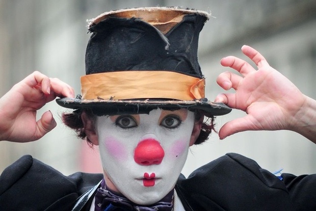 A mime artist on the Royal Mile. 'She had a large repertoire of moves and expressions.'
