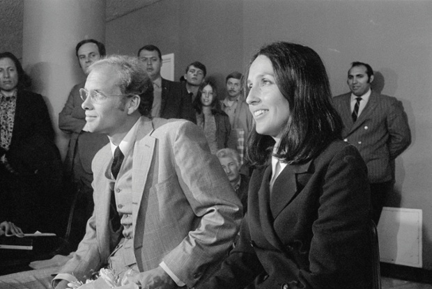 Joan Baez and her husband David Harris speak to the press at San Francisco Airport, March 1971. Harris had just been released after spending 20 months in Federal prison for draft evasion