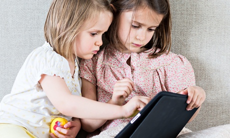 Two-children-with-an-iPad-011.jpg