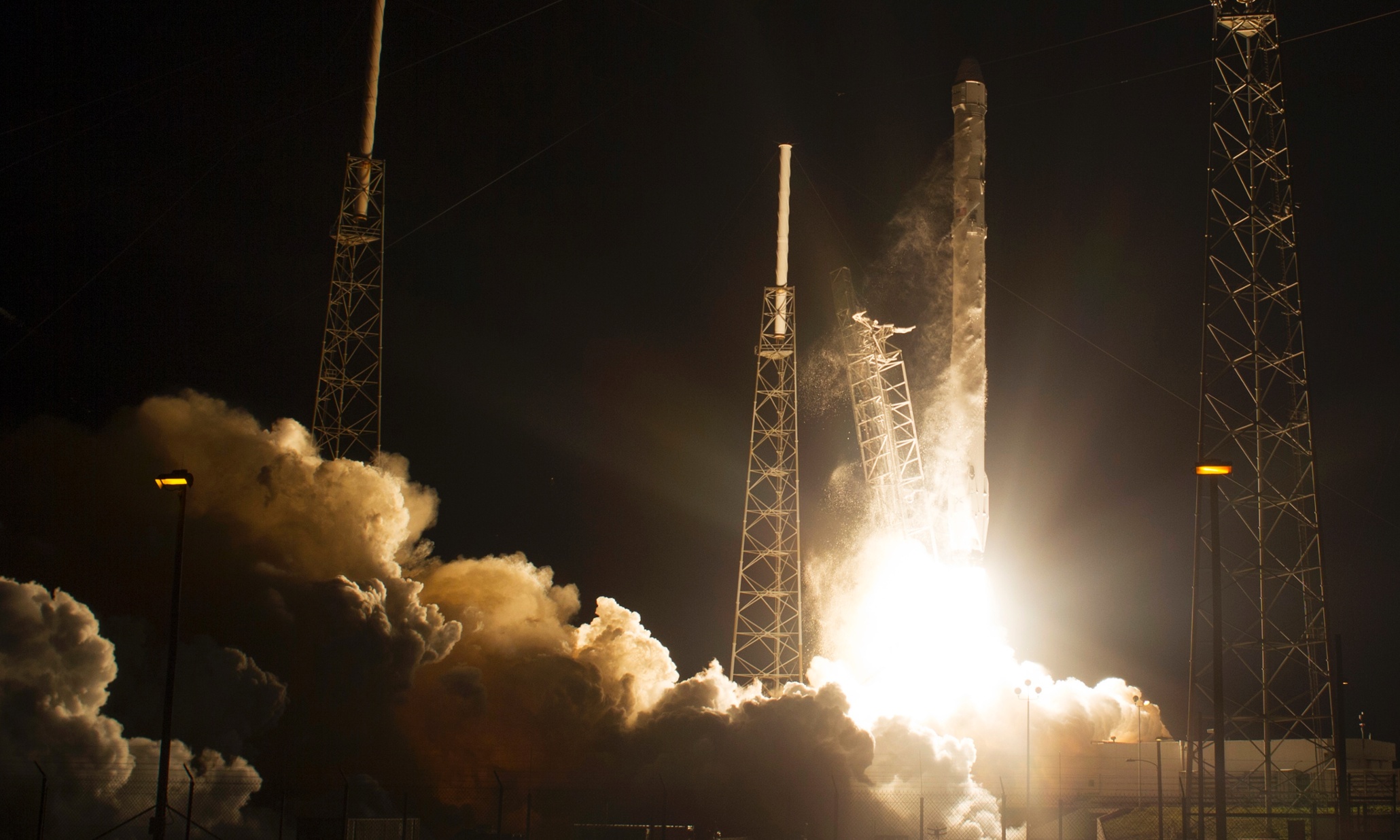 SpaceX Falcon 9: private space company’s floating barge mission fails