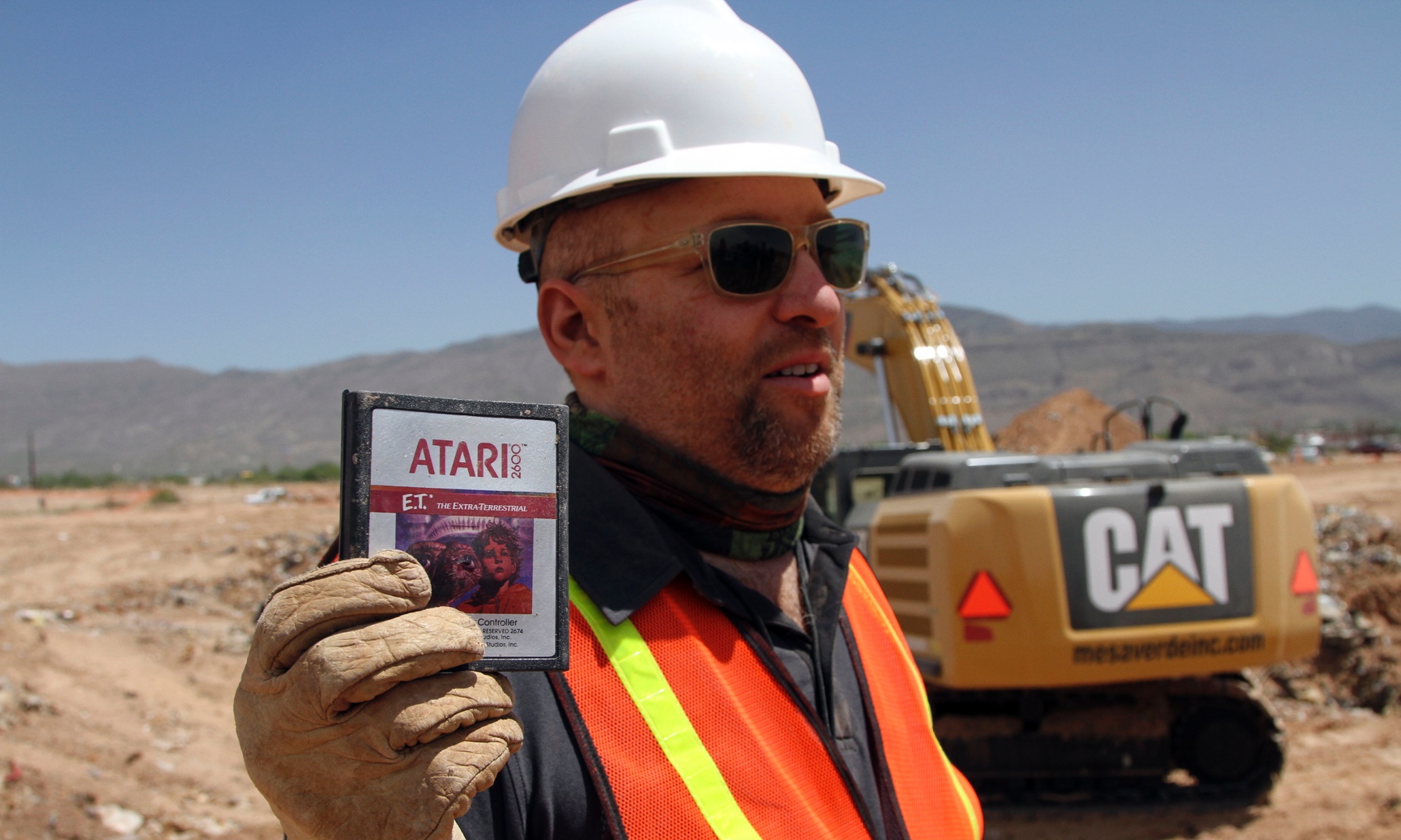 'A golden shining moment': the true story behind Atari's ET, the worst video game ever
