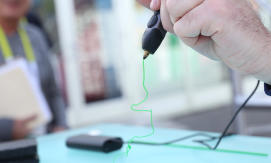3Doodler 2.0 printing pen makes drawing in air a reality