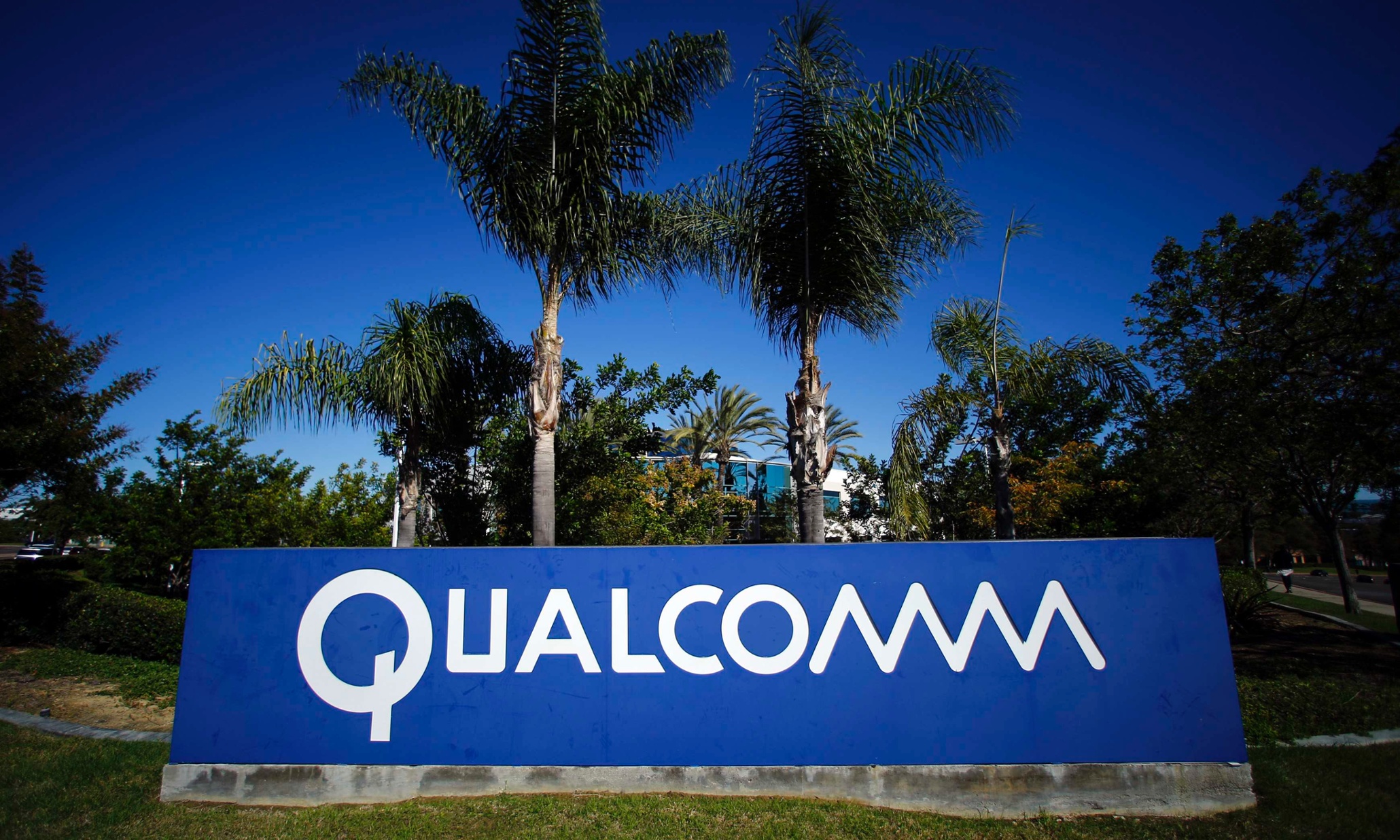 Qualcomm given record £631m fine in Chinese anti-monopoly case