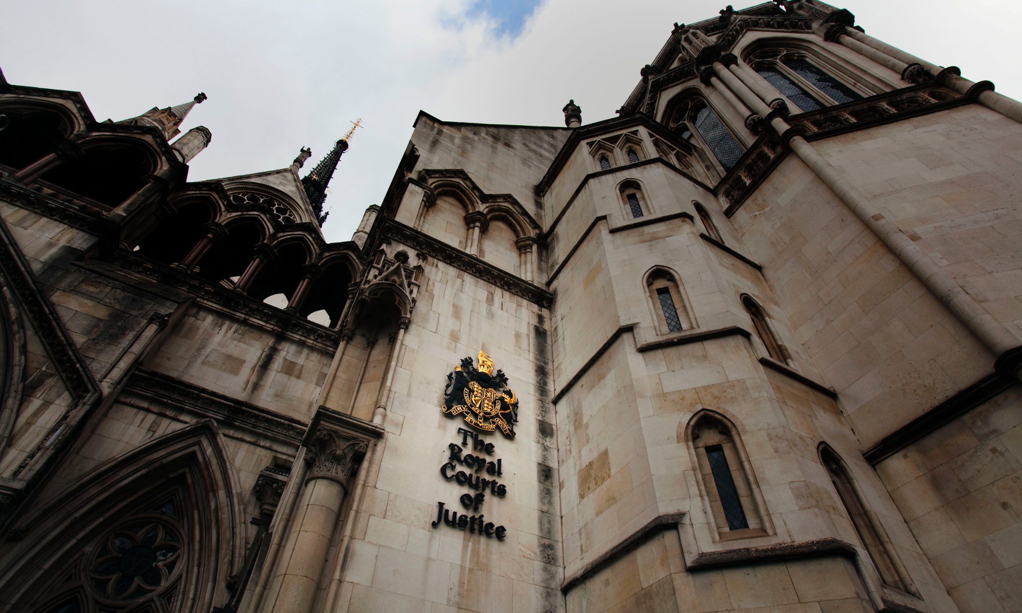 Children taken to UK should be returned to Australia, judge rules