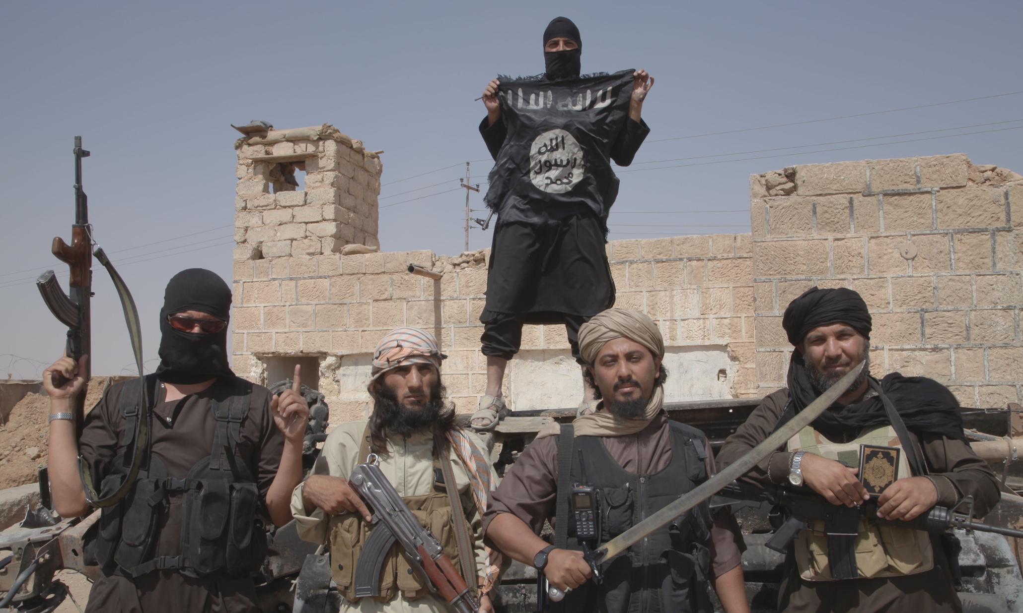 Isis fighters in suicide attack on Iraqi air base