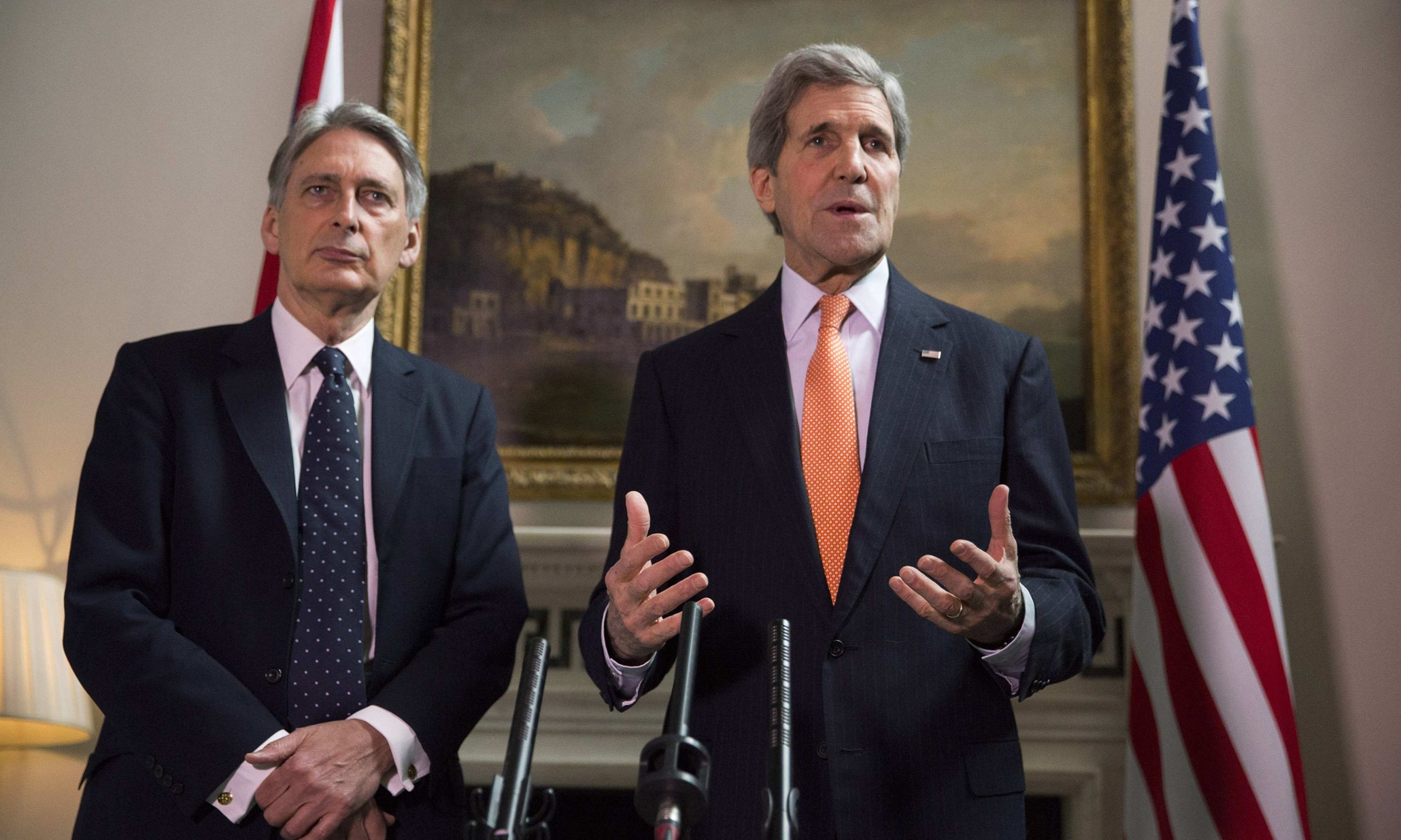 John Kerry threatens Russia with serious sanctions over Ukraine