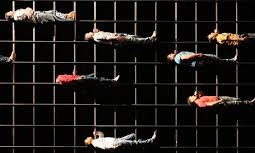 Azimut review - Moroccan acrobatics speak darker truths