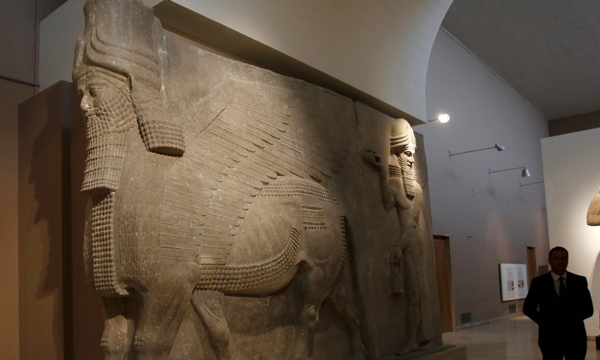 Isis ransacking of ancient Assyrian city confirmed by Iraq's head of antiquities