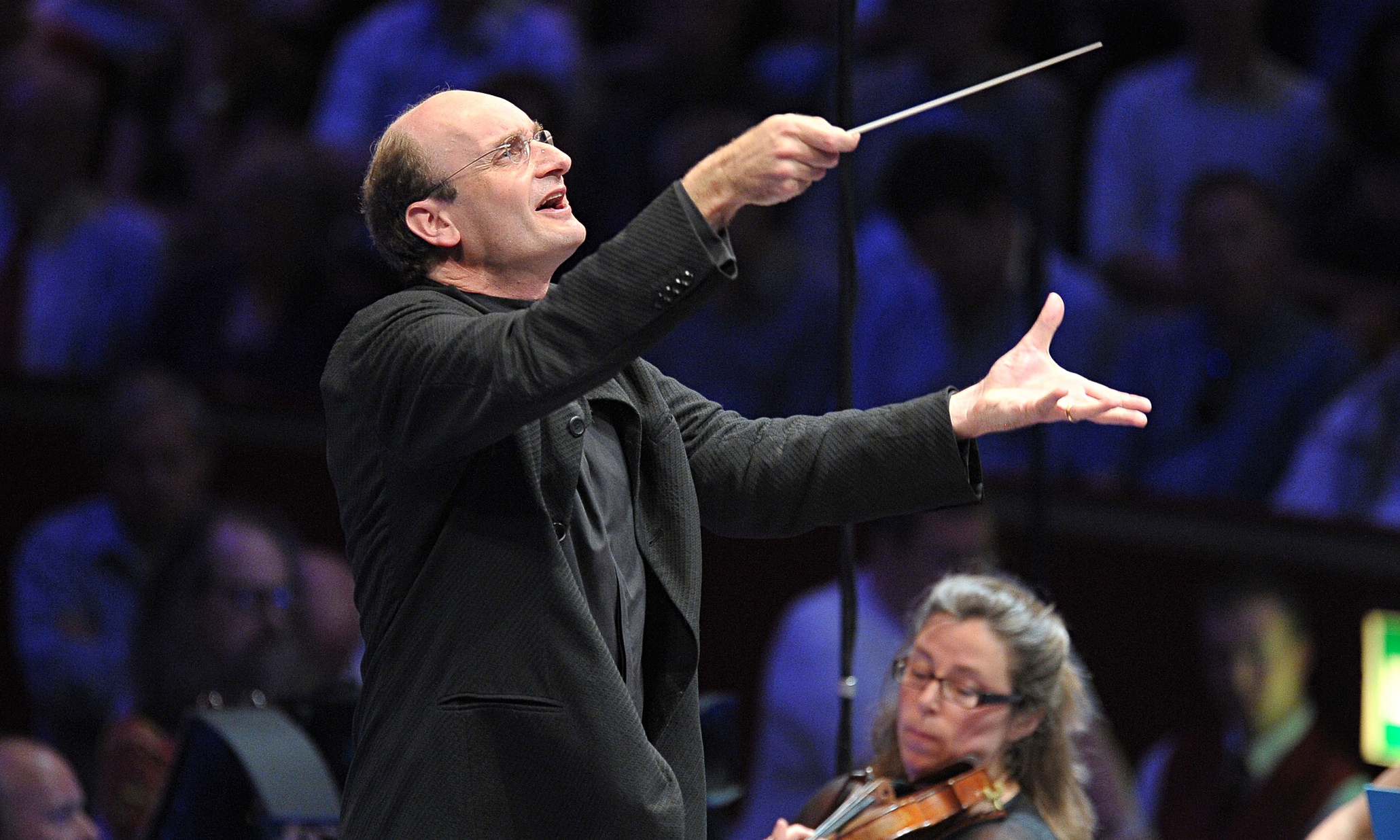 LPO/Manze review – they tore into Elgar’s green and pleasant surfaces to release the pent-up energy beneath