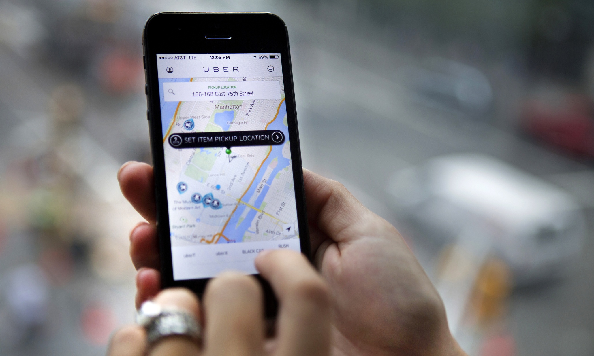 Uber offices raided in Paris by French police in 'car-pooling' controversy