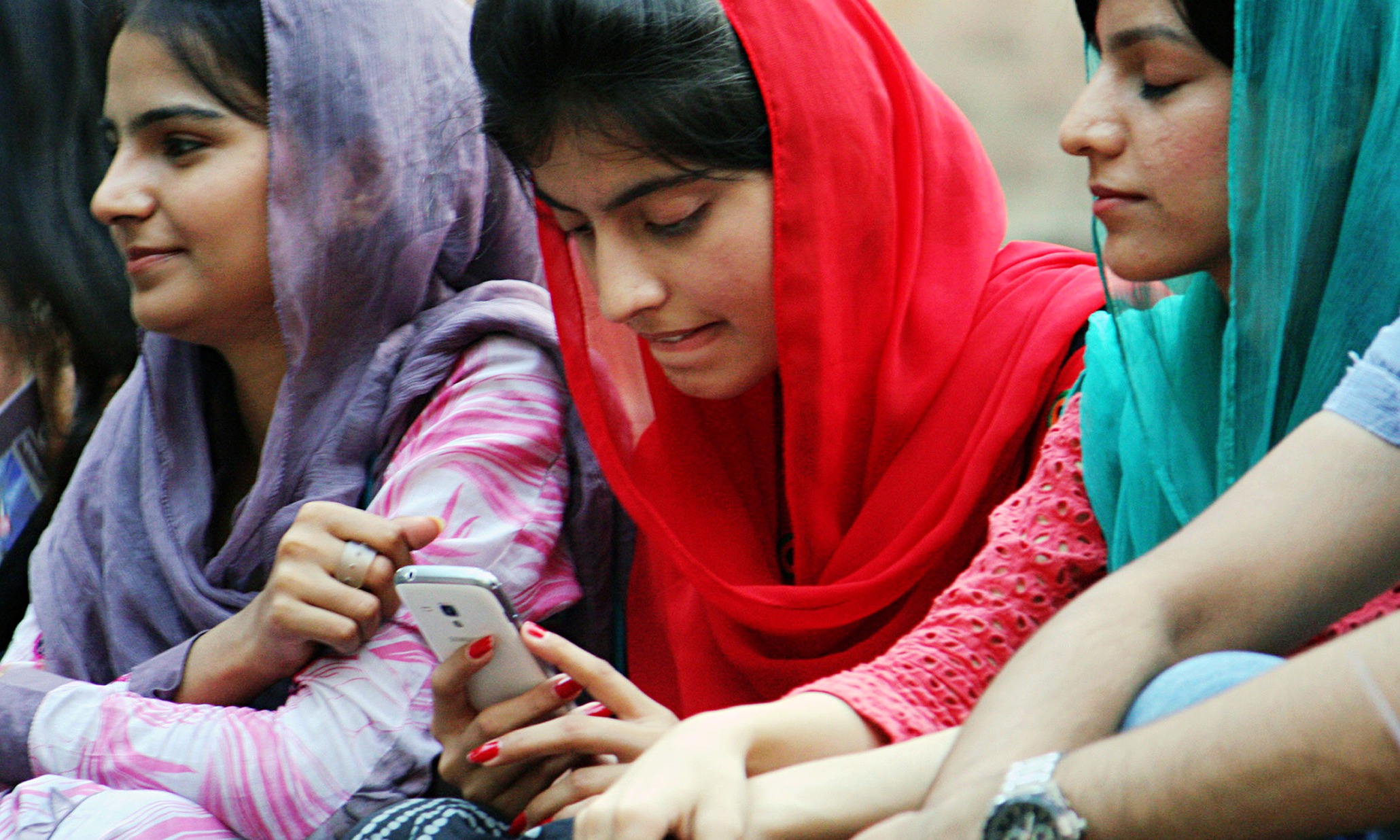 Pakistan’s mobile phone owners told: be fingerprinted or lose your sim card