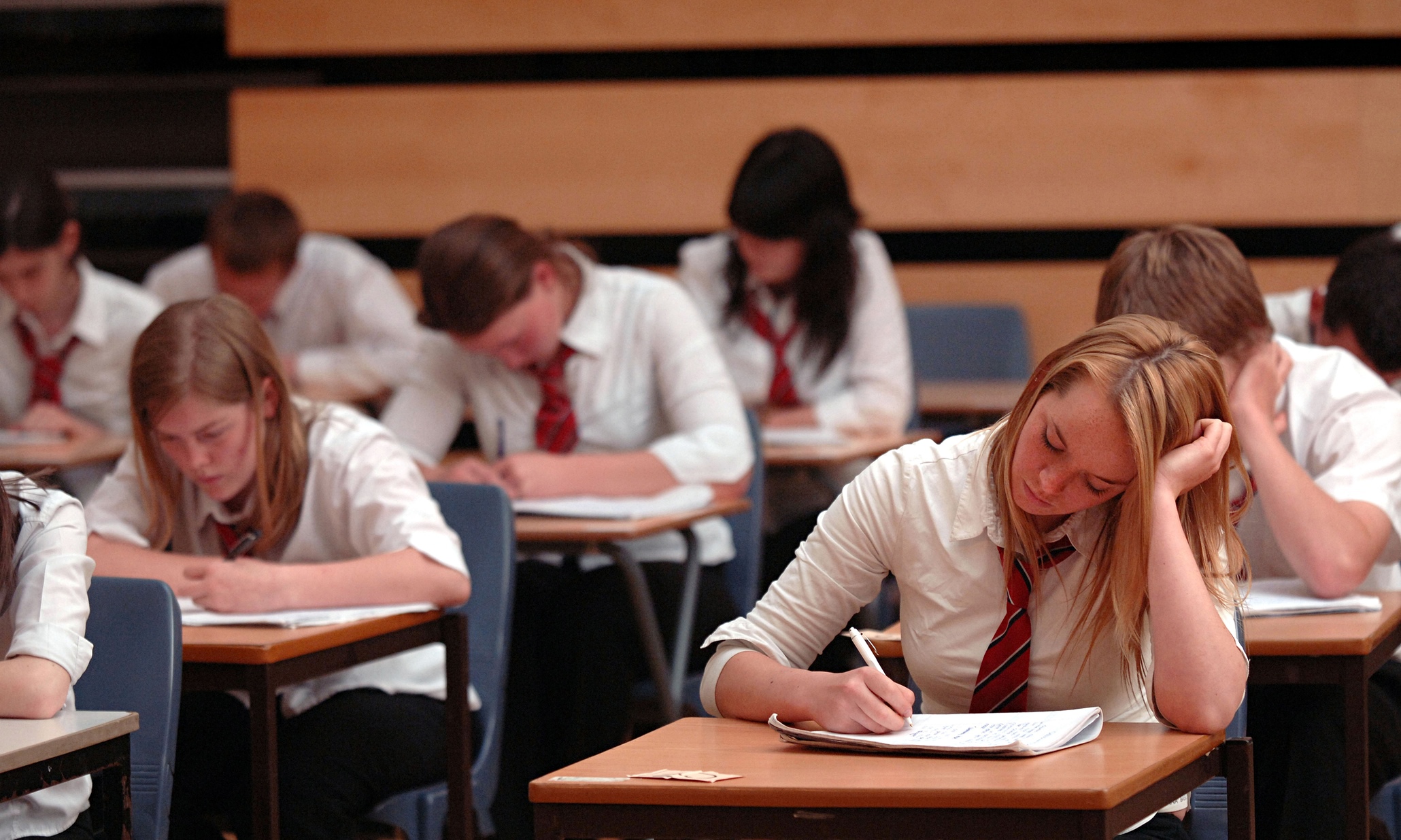 Canada exam. Экзамены в британских школах. Экзамены в школах Великобритании. Экзамены в американских школах. Студент на экзамене.