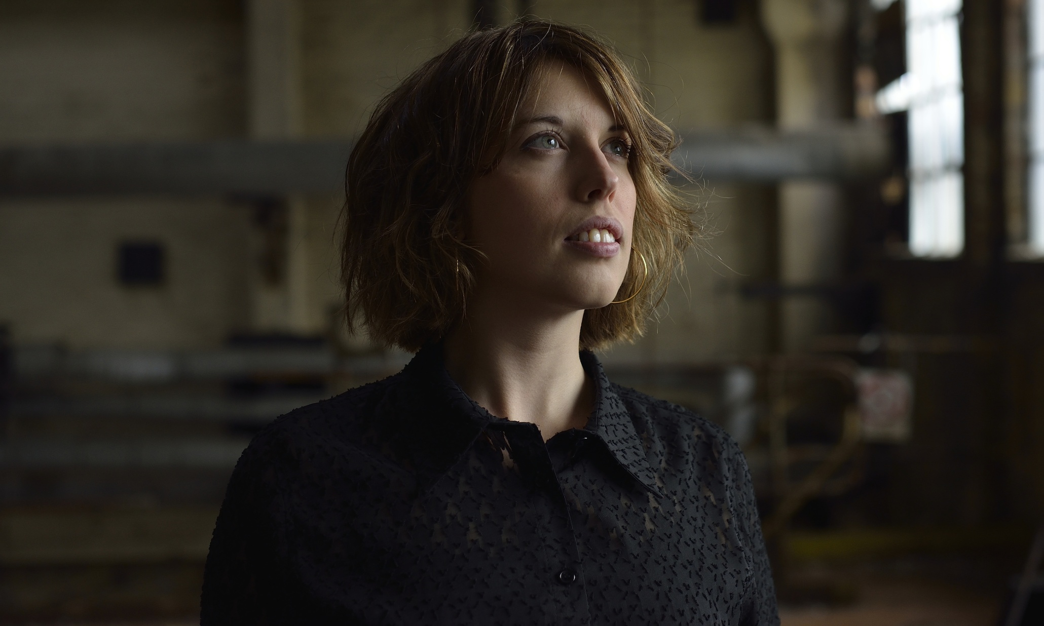 Bella Hardy: With the Dawn review – bravely personal diary of a touring folk singer
