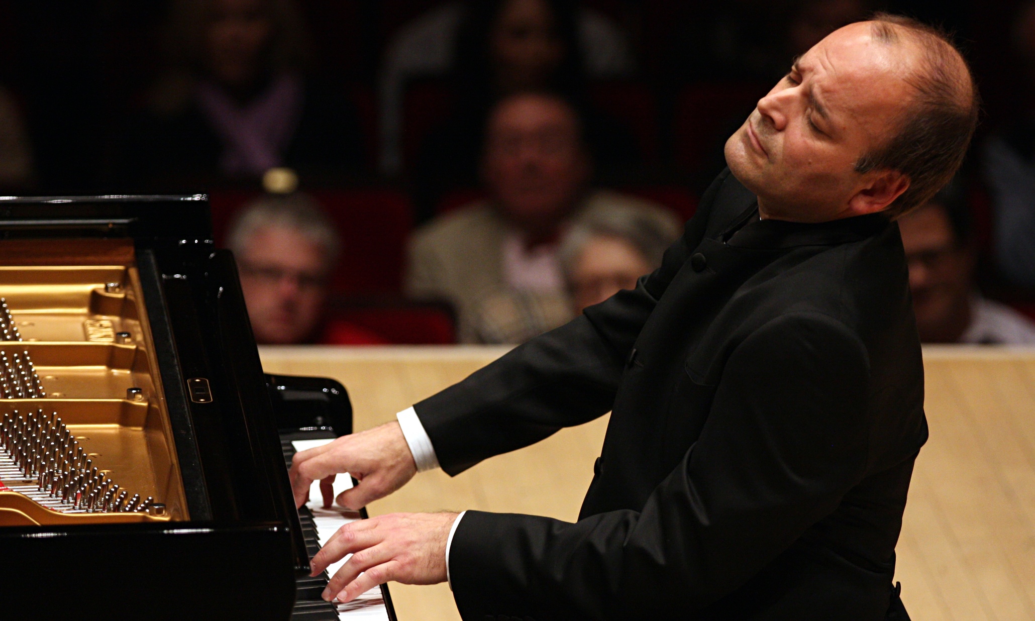 Louis Lortie review – Beethoven and Liszt pairing brings enormous challenges