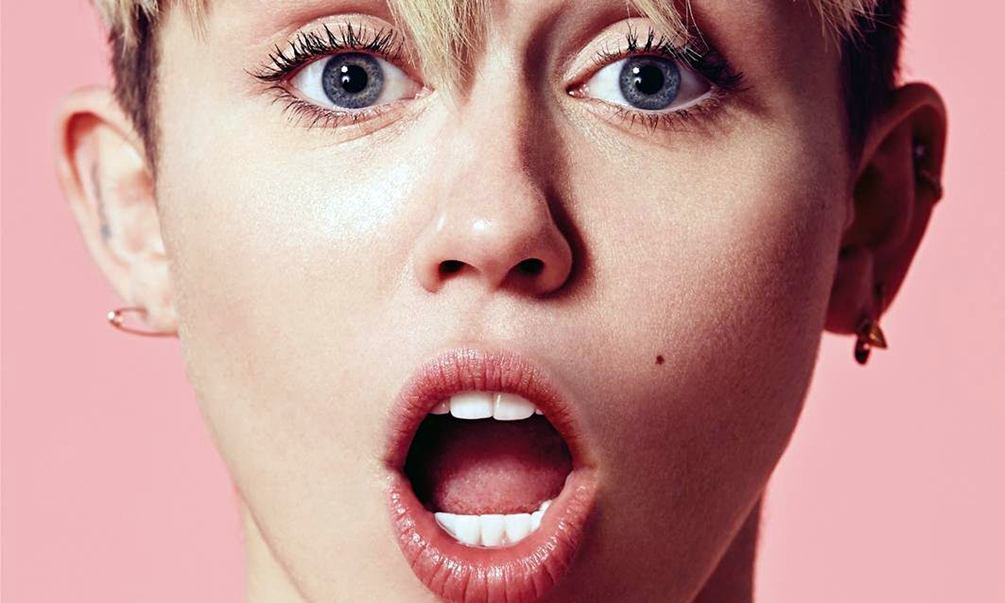Miley Cyrus Gives Blowjob Tubezzz Porn Photos Hot Sex Picture