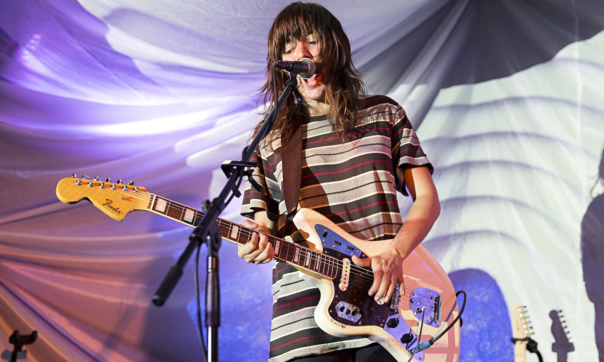Courtney Barnett review – charms with awkward, endearing exuberance