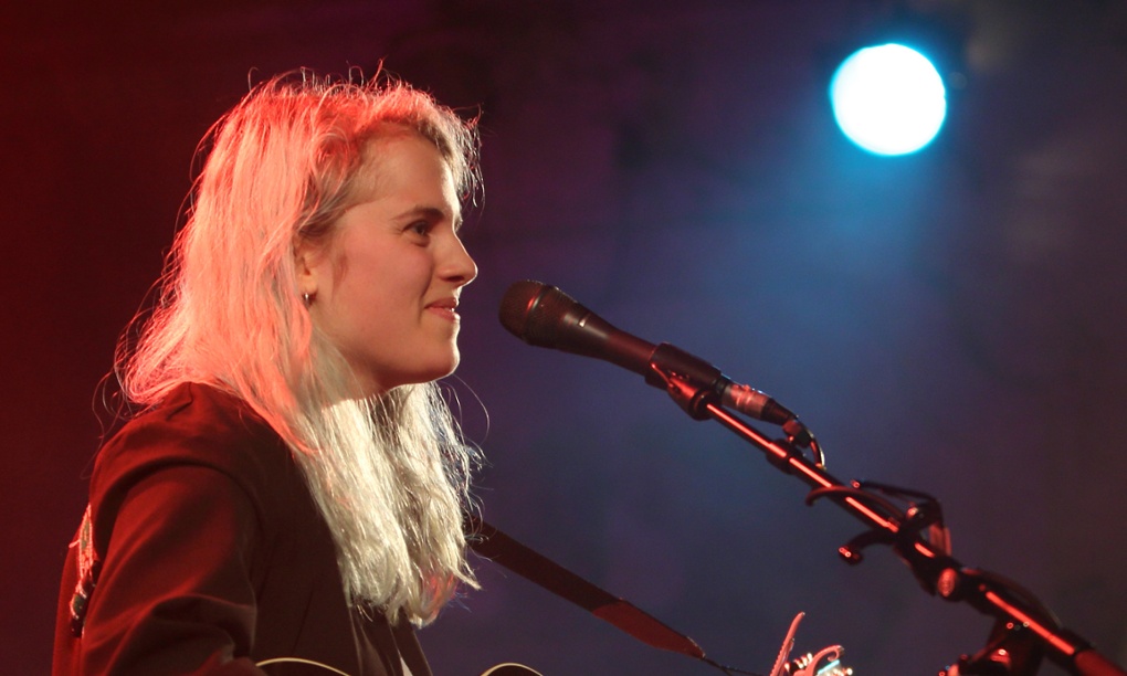 Marika Hackman review – macabre acoustic delicacy