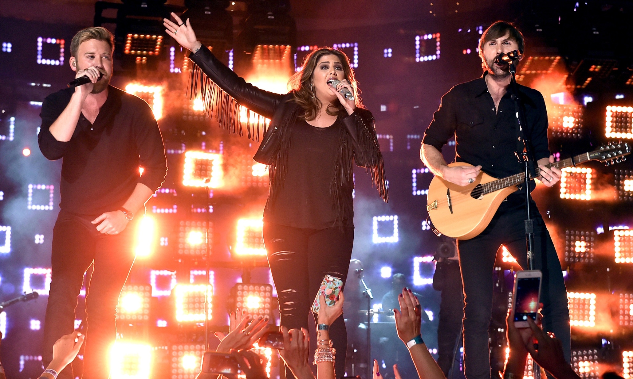 ACM awards 2015: veteran country acts (barely) redeem haphazard show