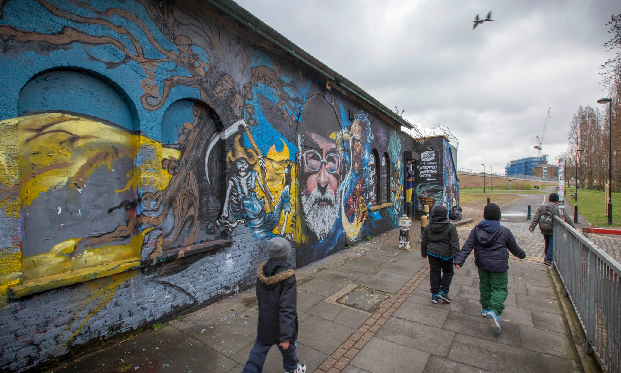 Terry Pratchett receives graffiti tribute on London's Brick Lane