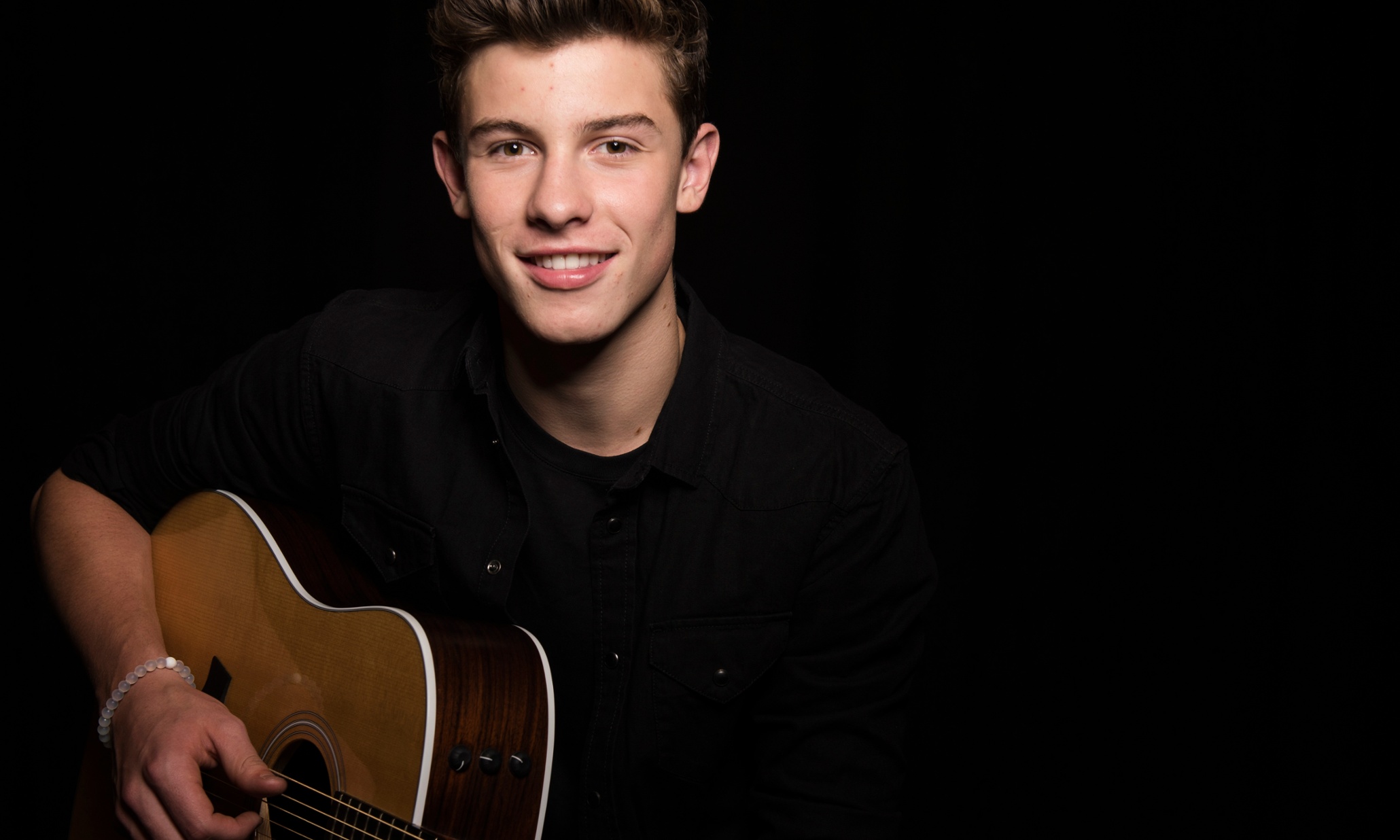Shawn Mendes: Handwritten review – Canadian teen star’s persuasive debut