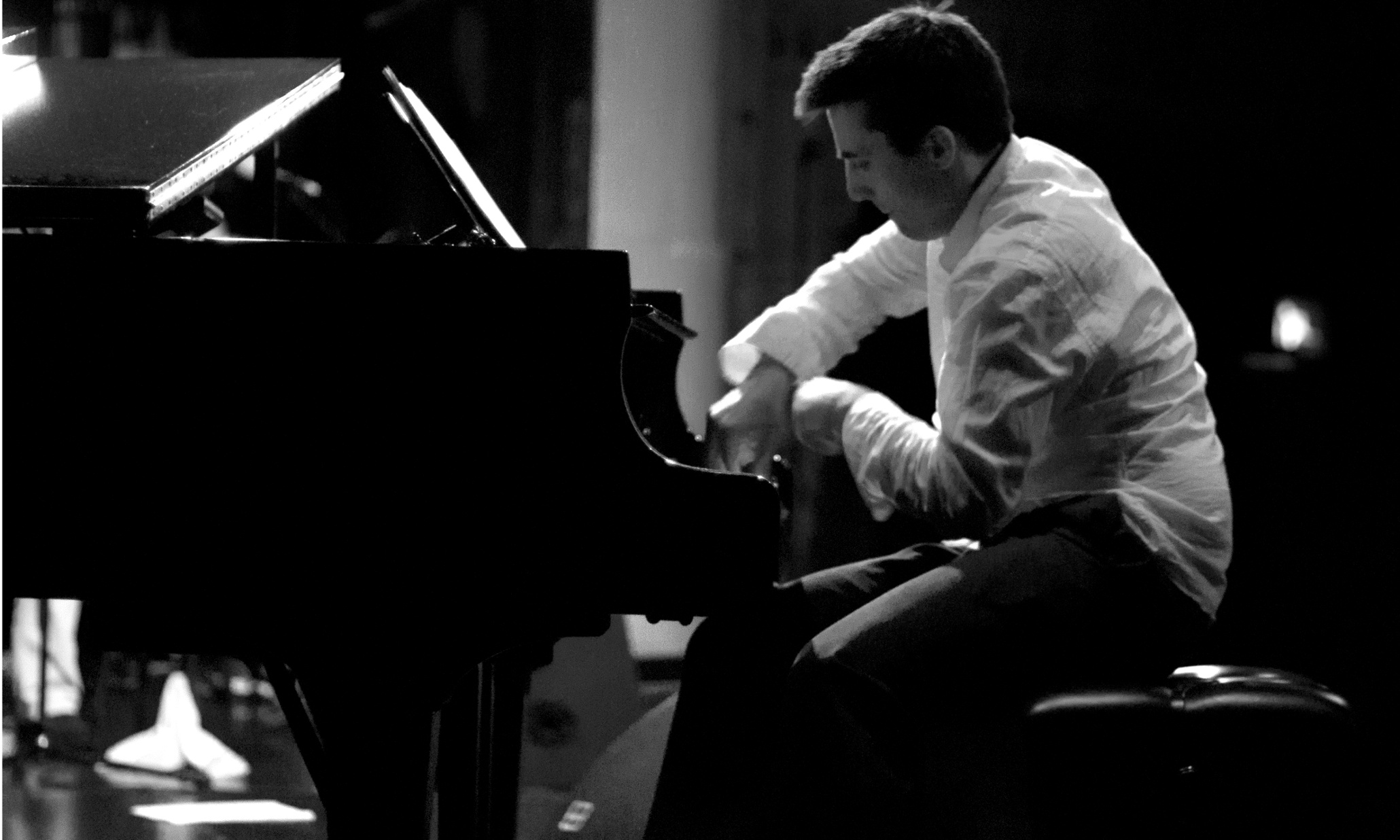 Alexander Hawkins: Alexander Hawkins Trio review – familiar yet unimaginable