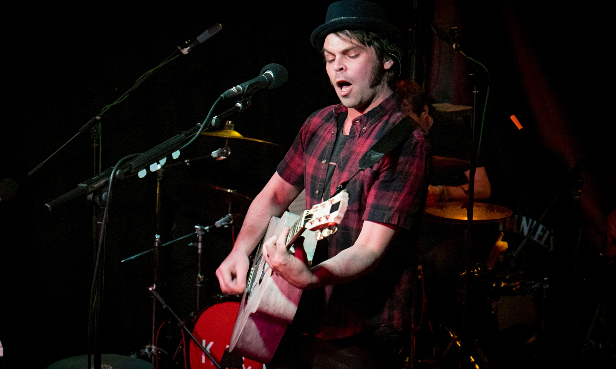 Gaz Coombes review – cheeky chappie bares his soul and comes out smiling