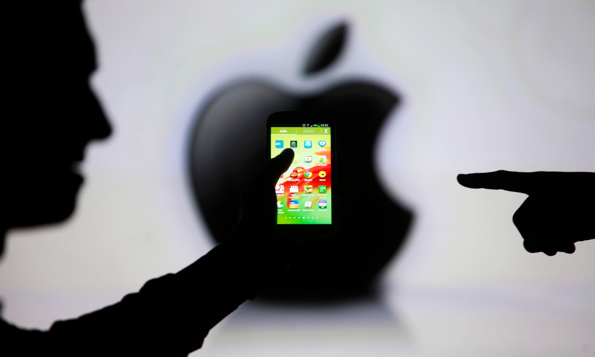 Court takes bite out of Apple's $930m trademark verdict against Samsung