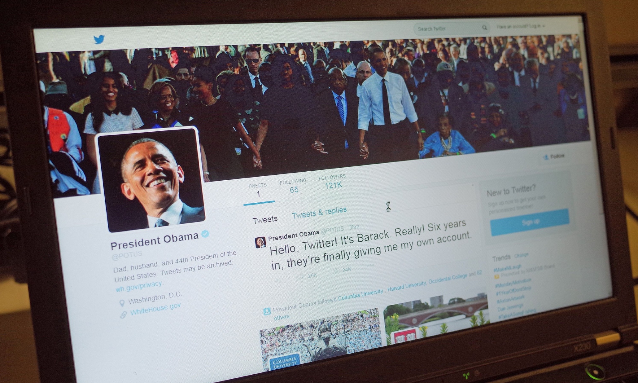 Bill Clinton tweets for a friend as Obama finally gets his own presidential account