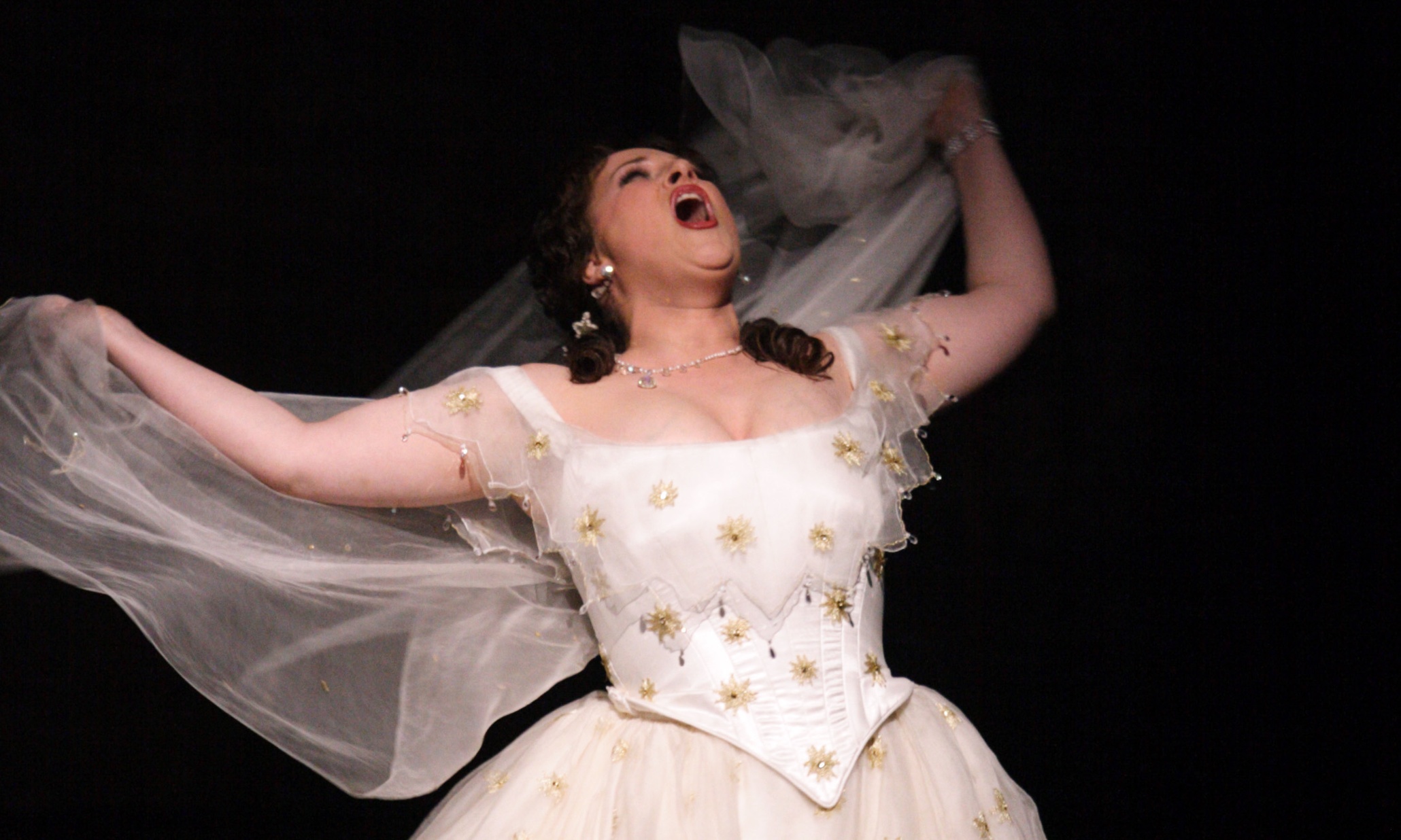 The Royal Opera's La Traviata celebrates 150 performances – watch two clips with a classic cast