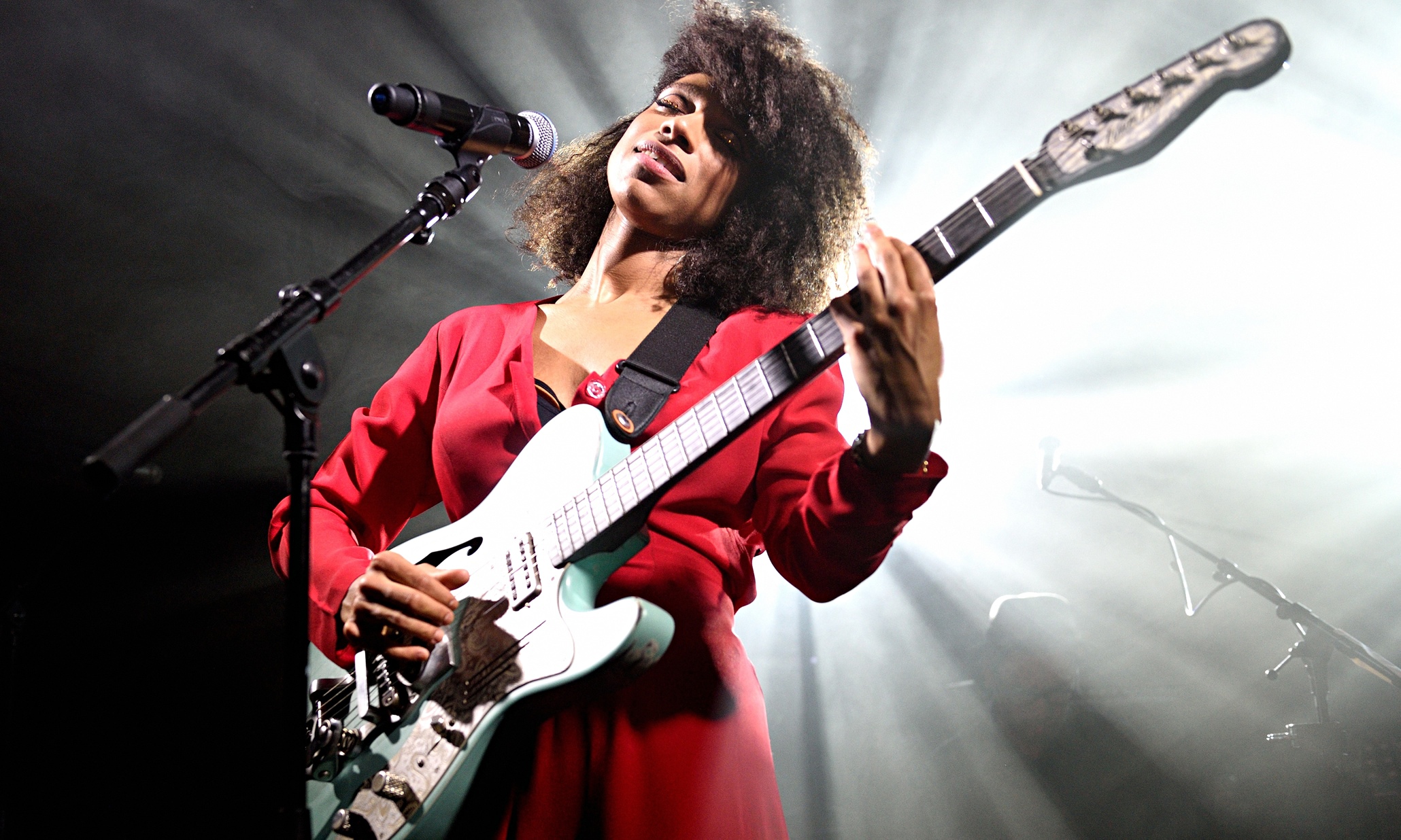 Lianne La Havas review – soul-baring siren lacks brittle genius