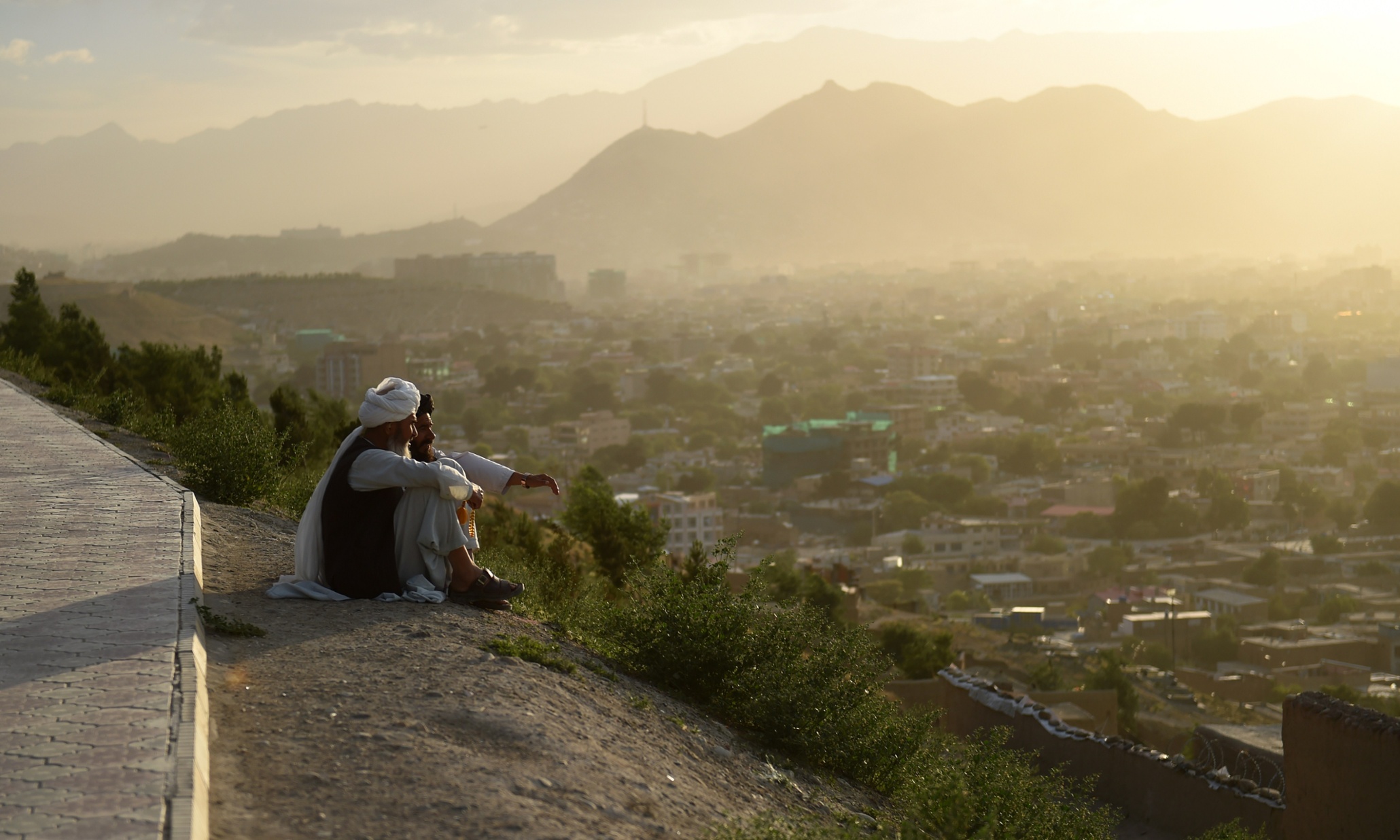 Explosions and heavy gunfire reported in wealthy district of Kabul