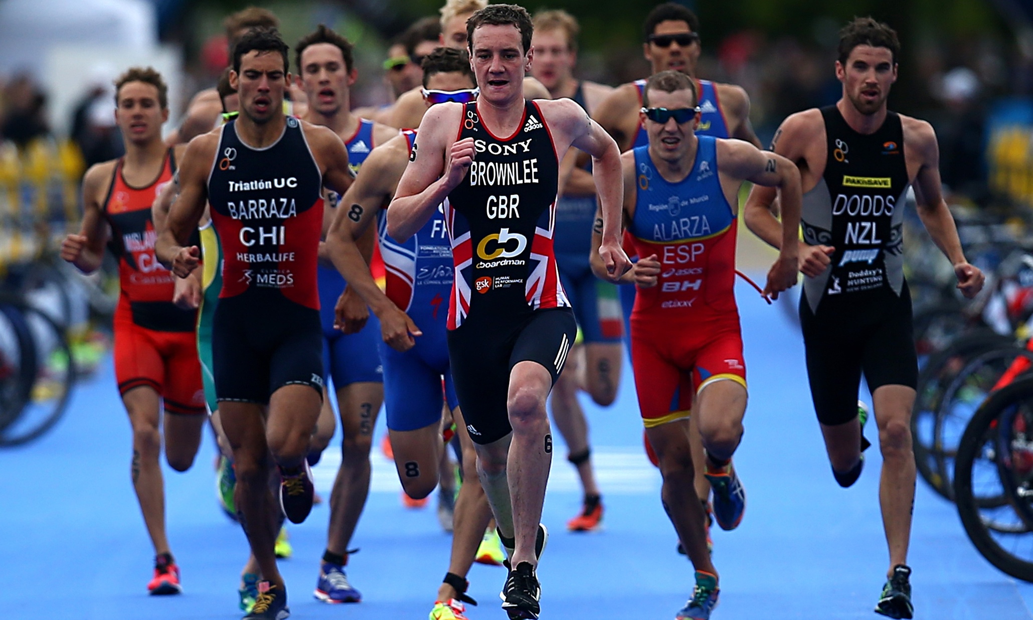 Alistair Brownlee tastes home victory in ITU World Triathlon London