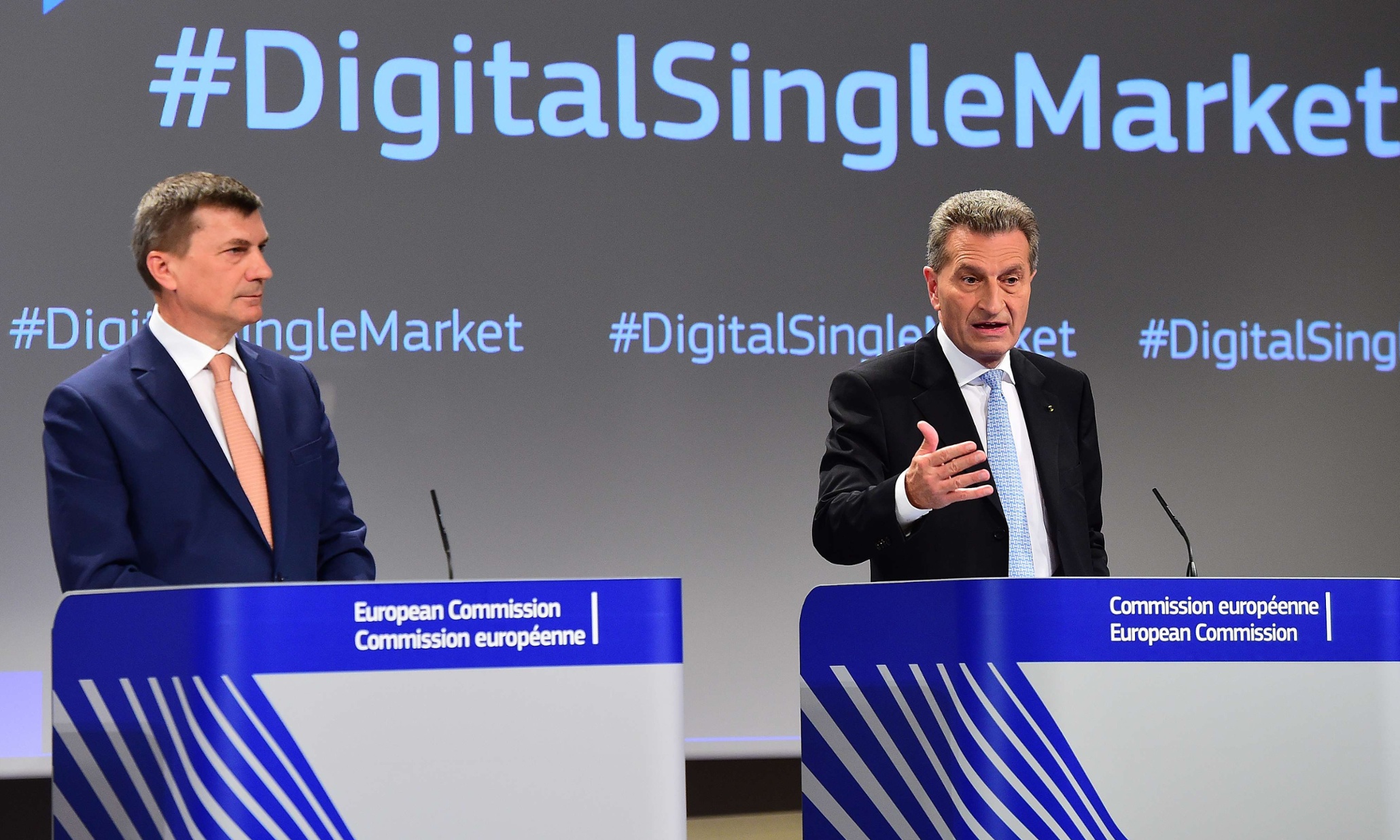 EU unveils plans to set up digital single market for online firms