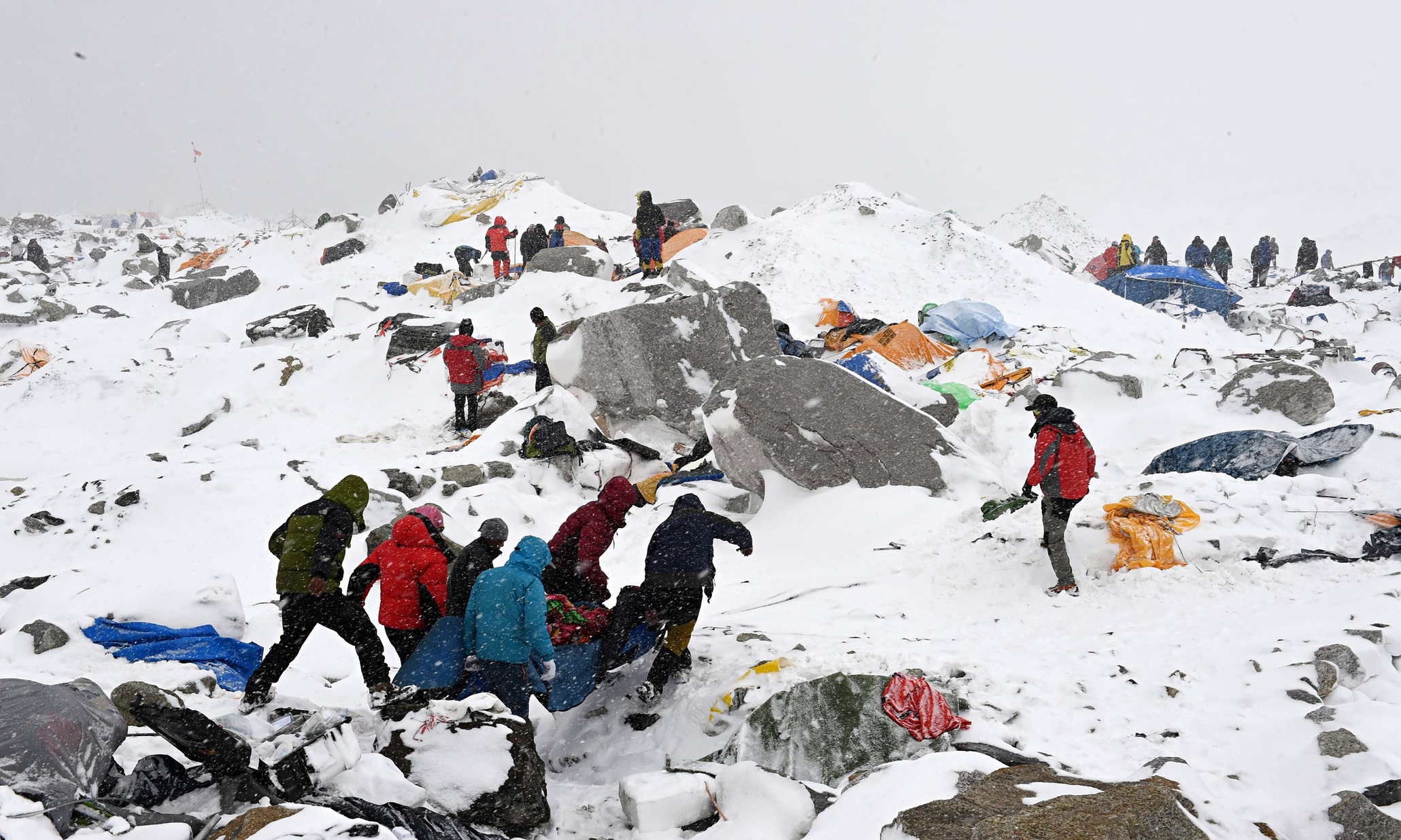 Nepal earthquake: British doctor saved 23 lives after Everest avalanche