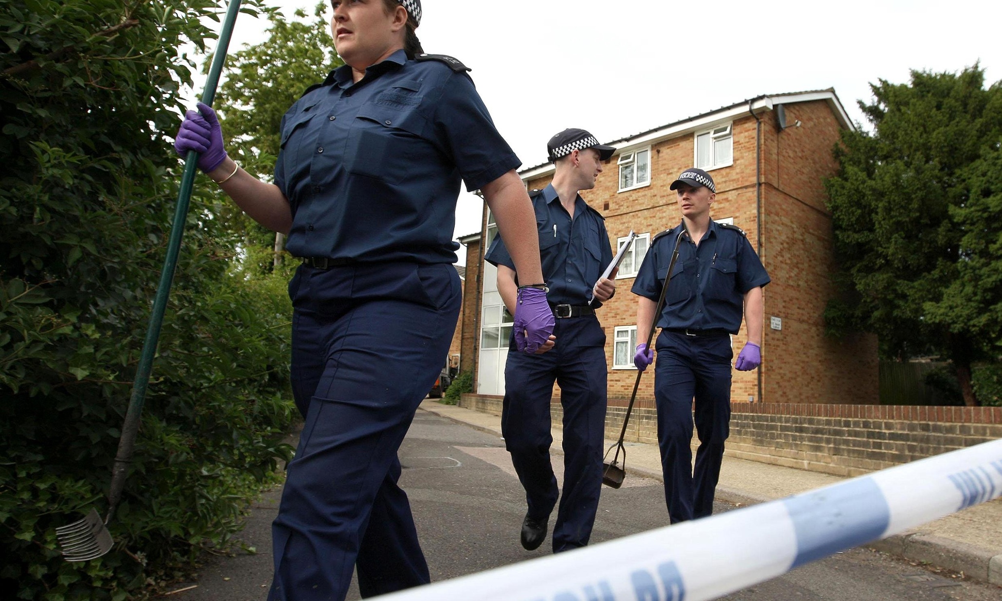 How should the police respond to London's knife crime injury rise?