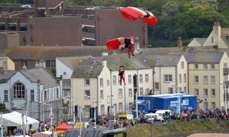 Red Devil saves team-mate as his parachute fails to open