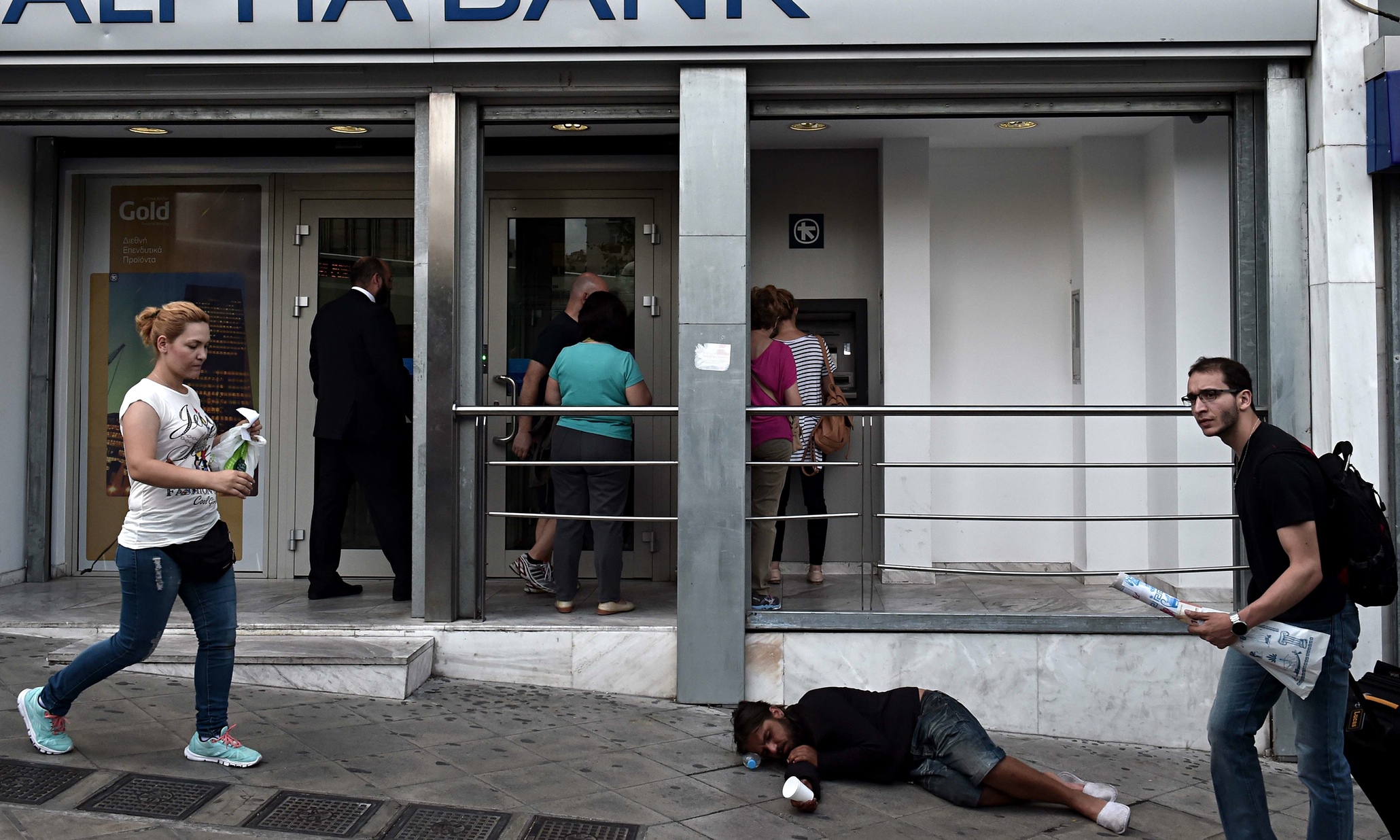 Greek prime minister prepares last-ditch offer to avoid default on debts
