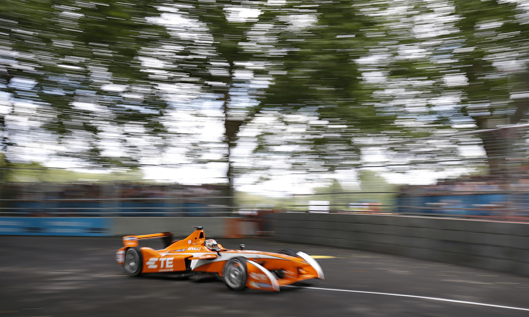 Sébastien Buemi dominates Formula E race in Battersea Park