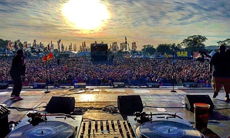 I feel blessed. Photo Cred: @trackstarthedj thank U Glastonbury! #RTJ #RTJ2 #RTJWorldTour #HellUTalmBoutWhereUBeenMike #OnStageNicca #Over20kPeople #MakeMoneyStayHumble #StuntOnShitTalkersDoeCuzFuckThem #ThatsWhy. 💪#Flexxxing