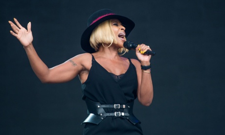 Mary J Blige performs at Glastonbury.