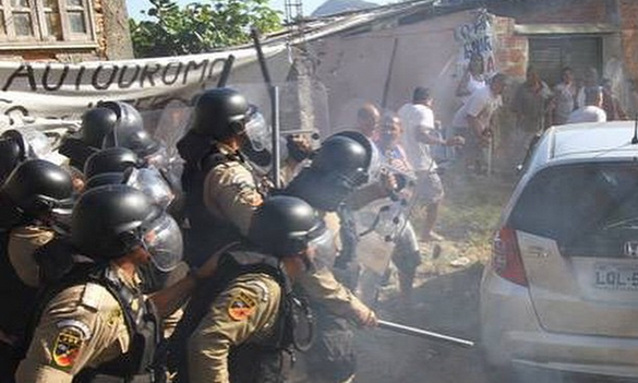 Forced evictions in Rio favela for 2016 Olympics trigger violent clashes