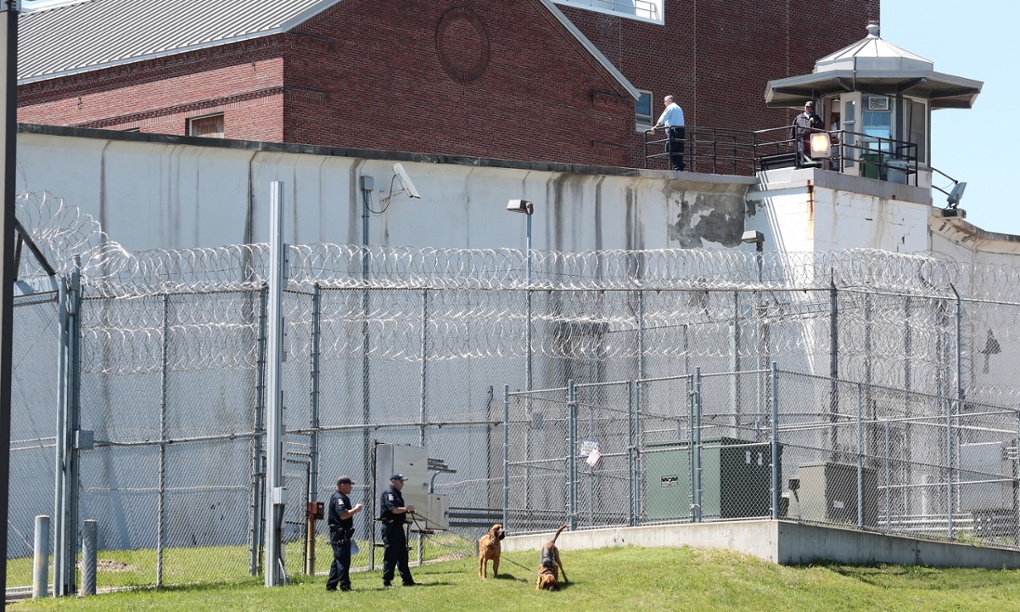 Murderers who escaped New York prison left note saying: 'Have a nice day'