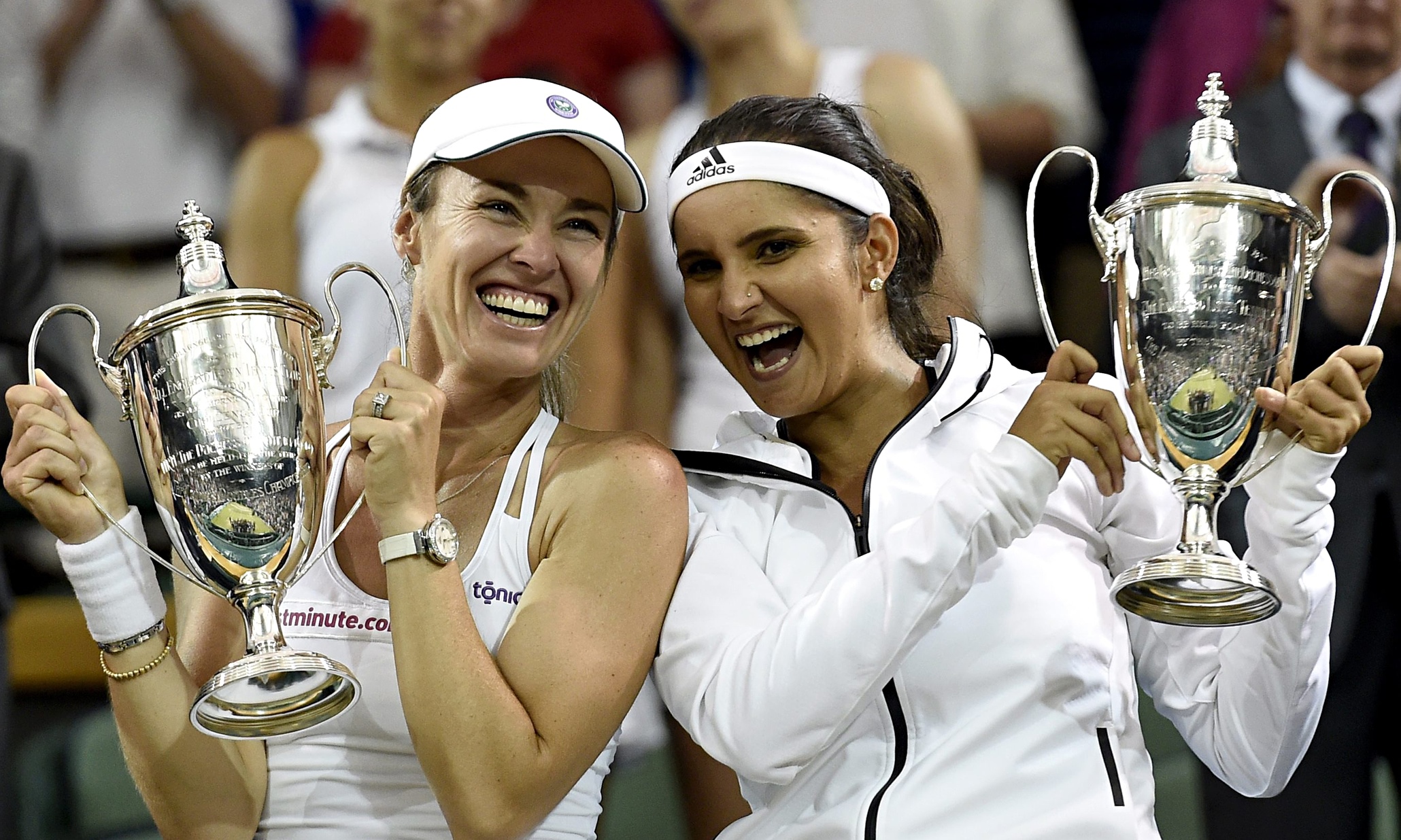 Martina Hingis and Sania Mirza win Wimbledon women’s doubles final