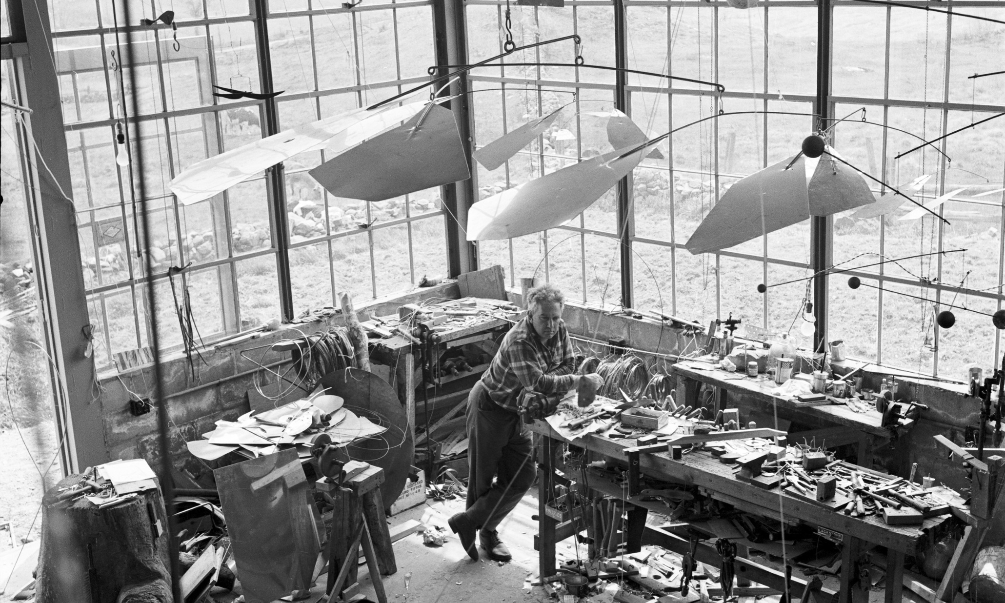 Alexander Calder's mobile technology gets biggest ever retrospective at Tate
