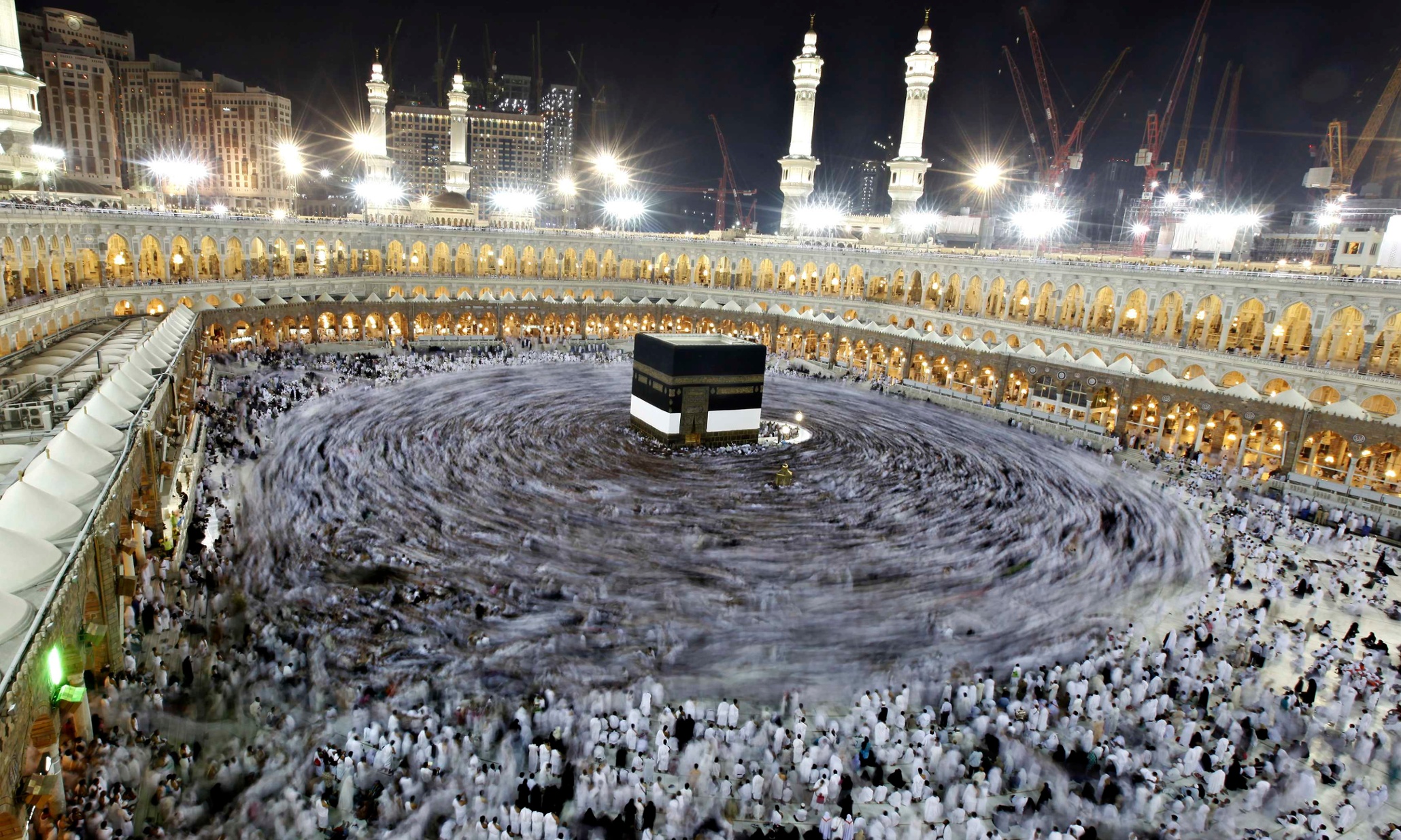 Mecca worshippers stream their stories live on Snapchat