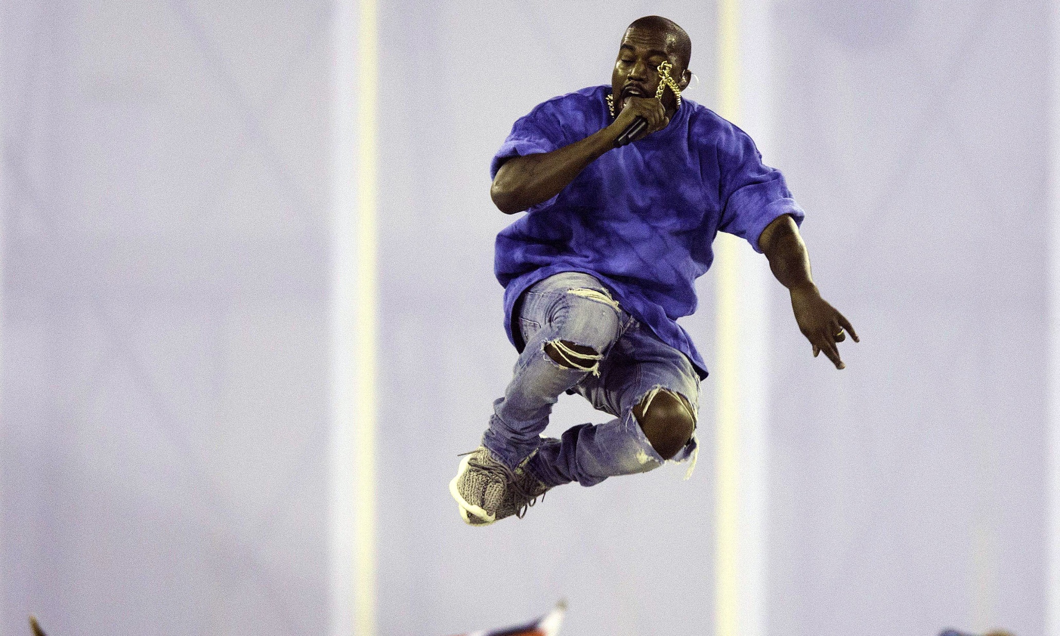 Kanye West at the Pan Am Games review – sound cuts out on unpredictable artist
