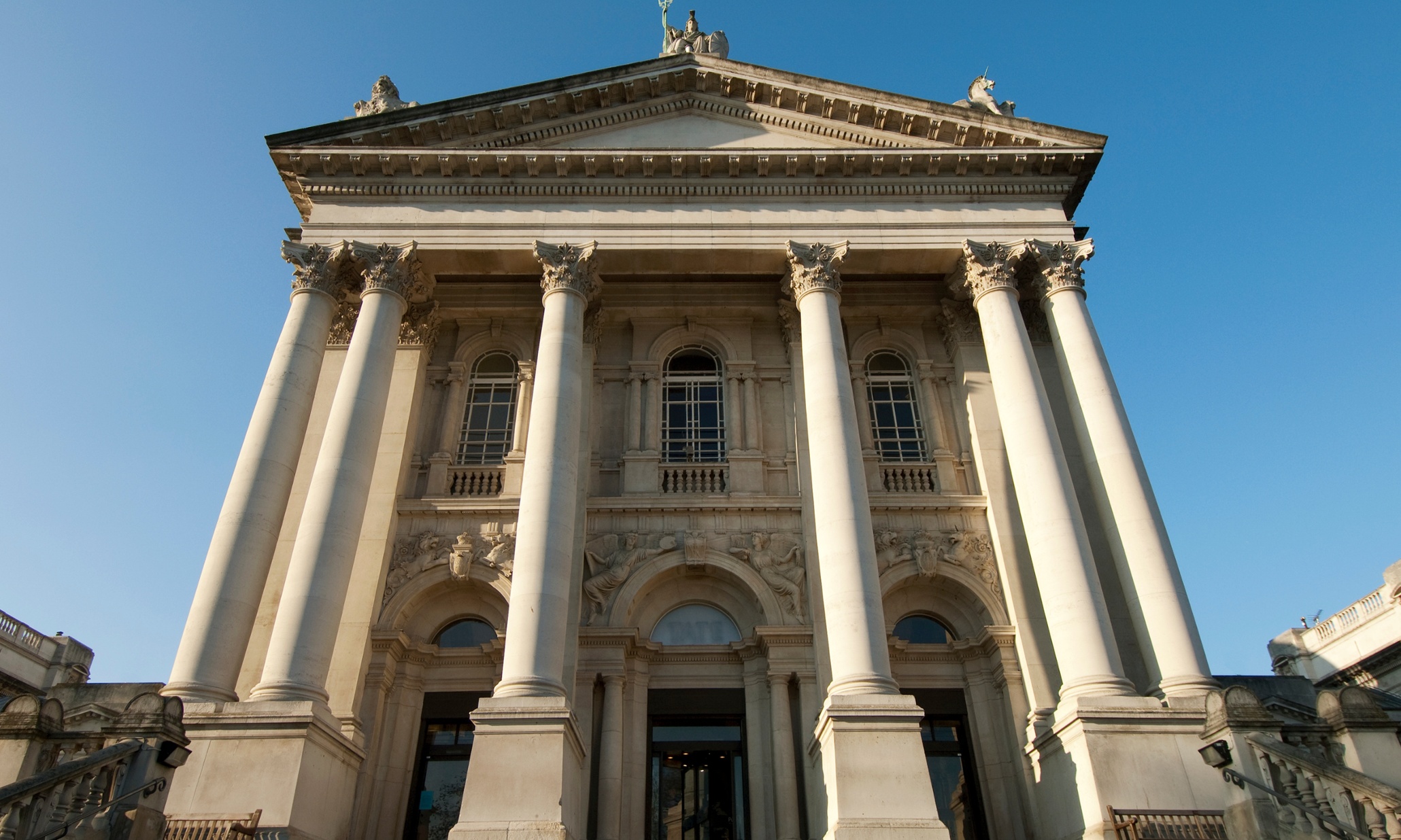 Tate Britain appoints Alex Farquharson as director