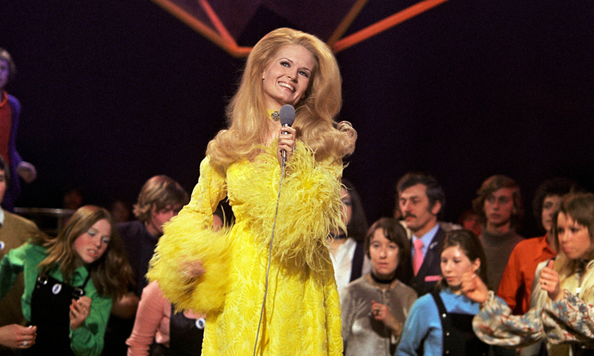 Lynn Anderson, singer of Rose Garden, dies aged 67